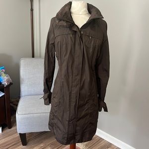Beautiful chocolate brown Cole Haan raincoat. Size medium. Worn once.